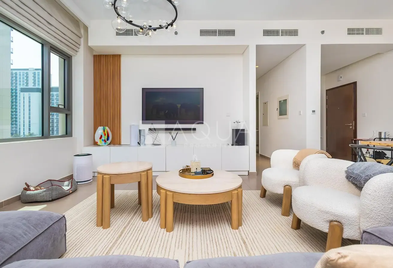 Exclusive | Contemporary | Pool View | Low Floor