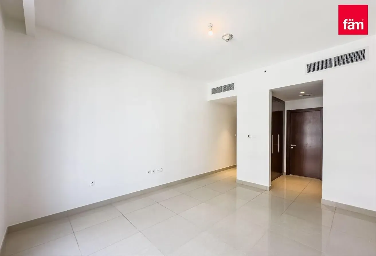 Vacant | Open View | Direct Access To Park