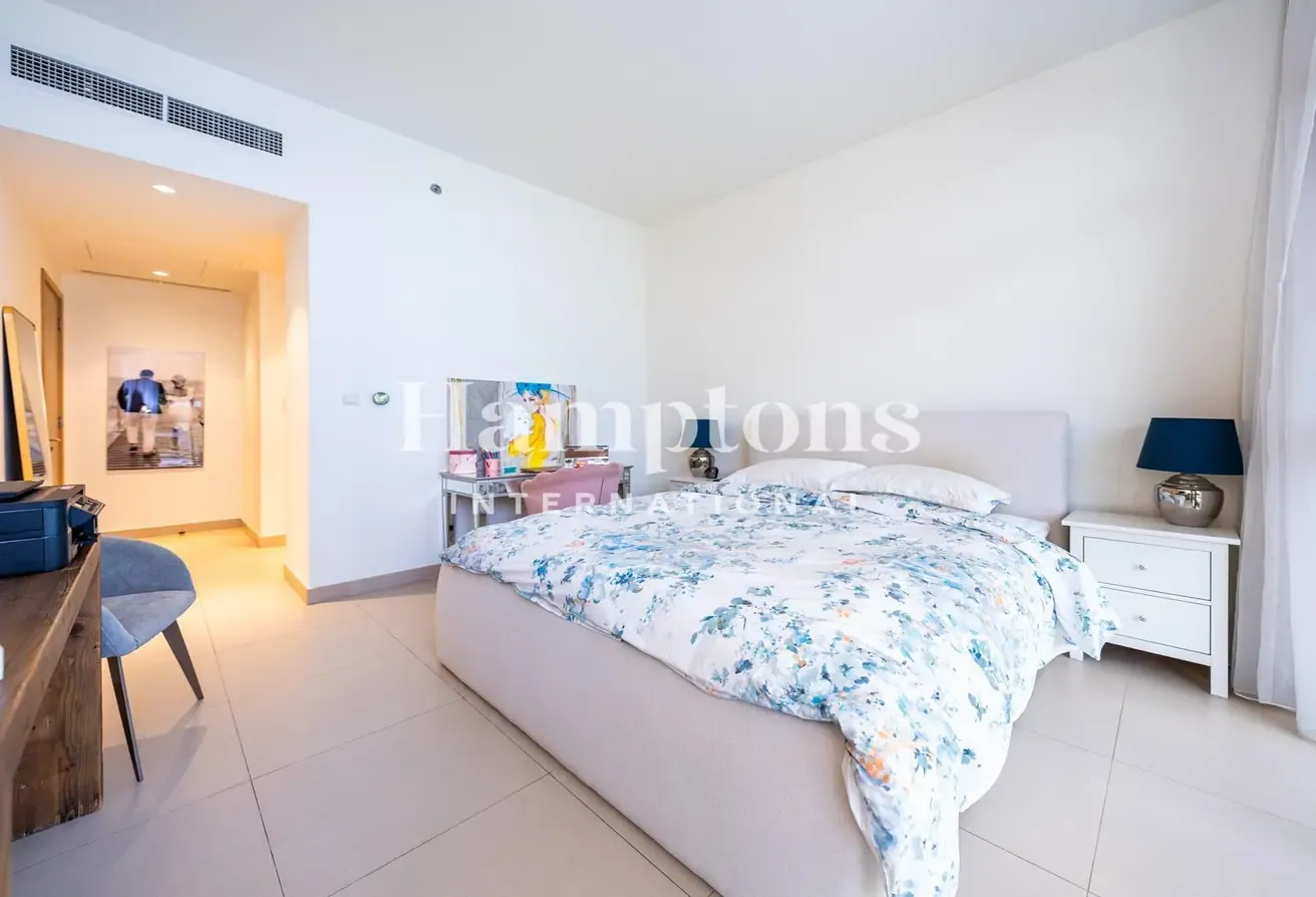 Park - Pool | Spacious | Unique Opportunity