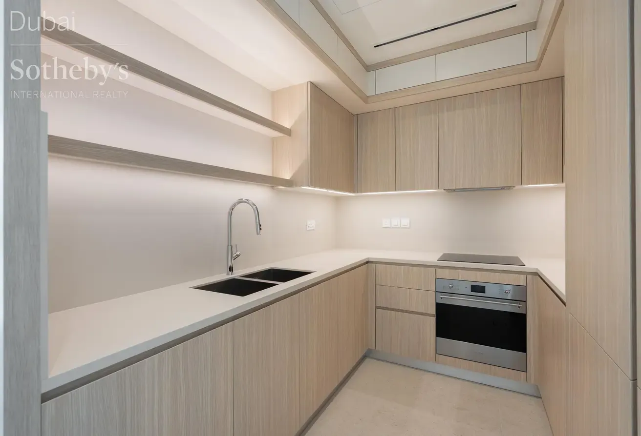 High-Floor Canalfront Apartment in Jumeirah