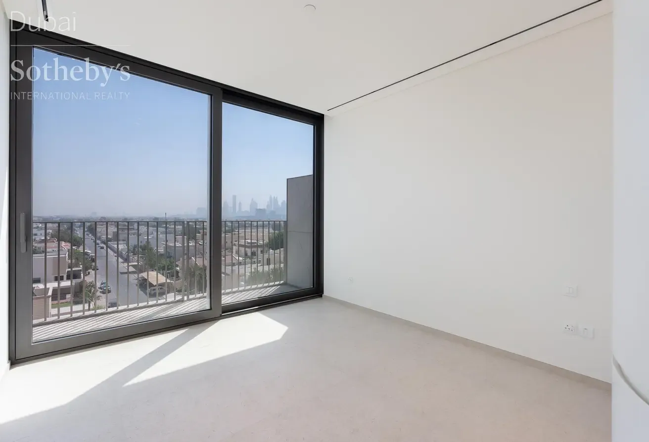 High-Floor Canalfront Apartment in Jumeirah