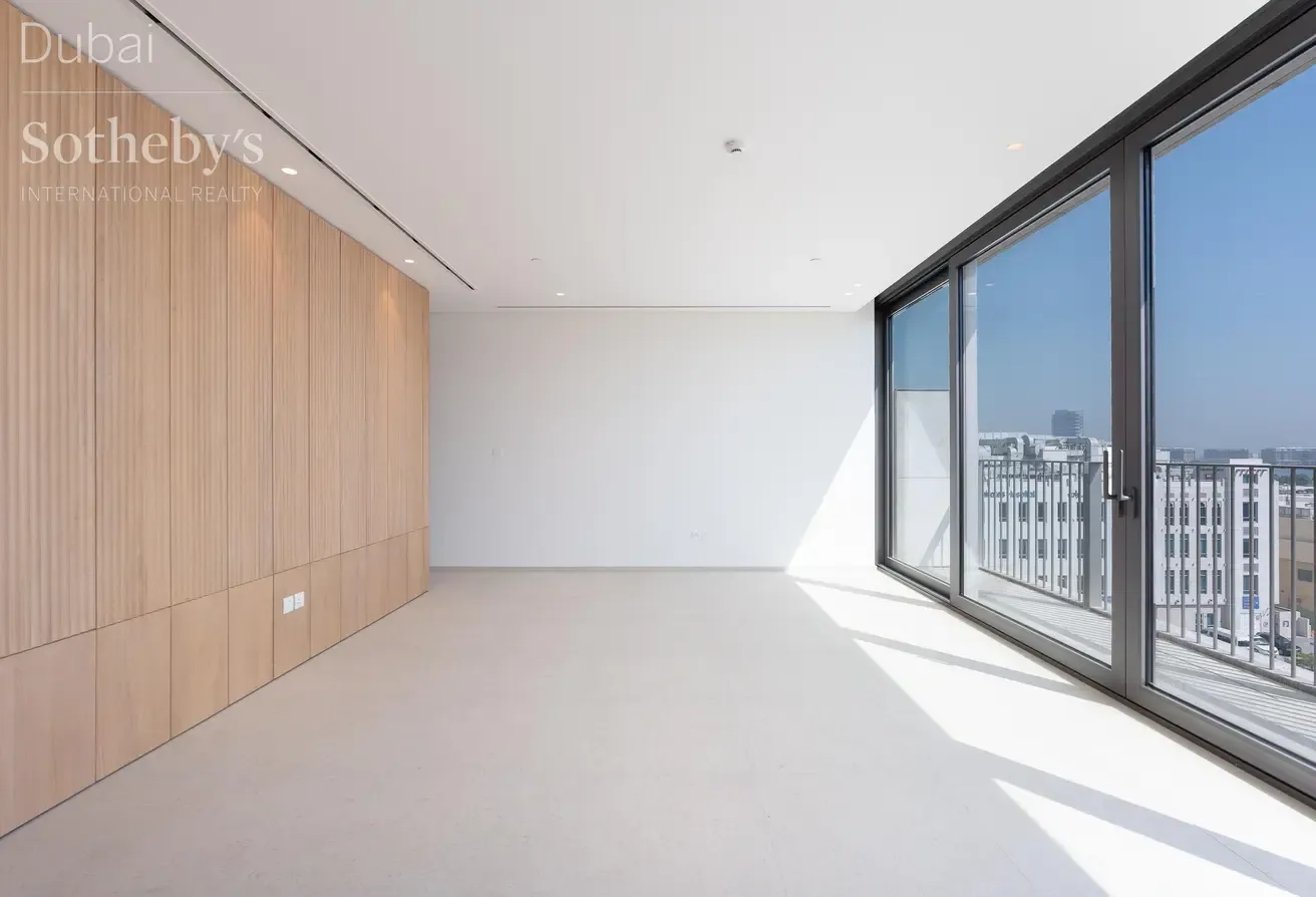 High-Floor Canalfront Apartment in Jumeirah