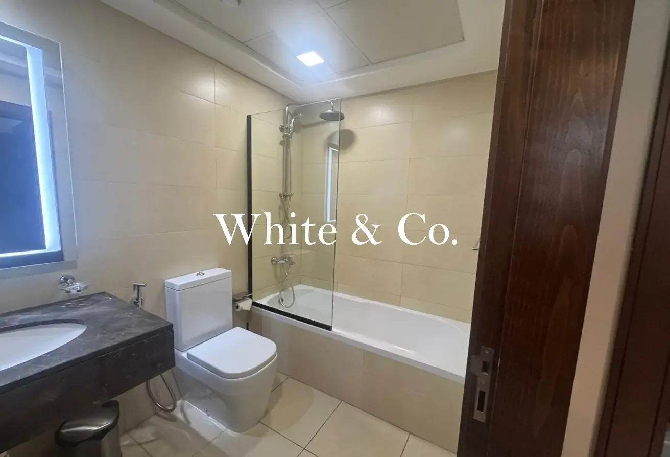 SPACIOUS LAYOUT / VACANT / FURNISHED UNIT