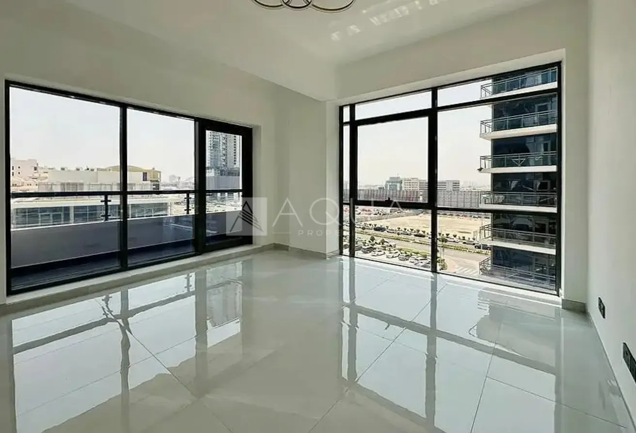 Vacant | Upgraded | Free Hold | Best Location