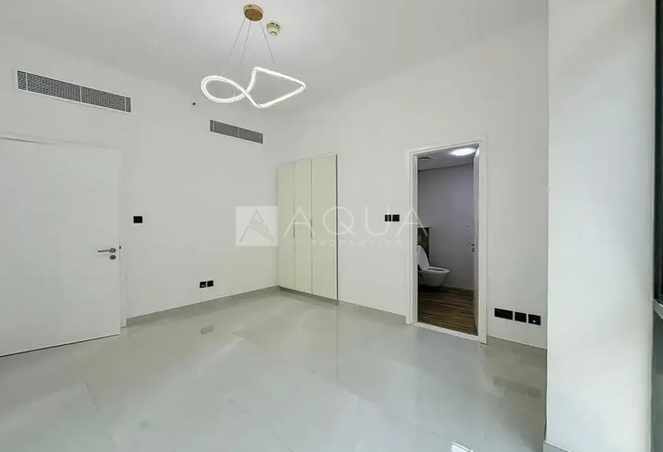 Vacant | Upgraded | Free Hold | Best Location