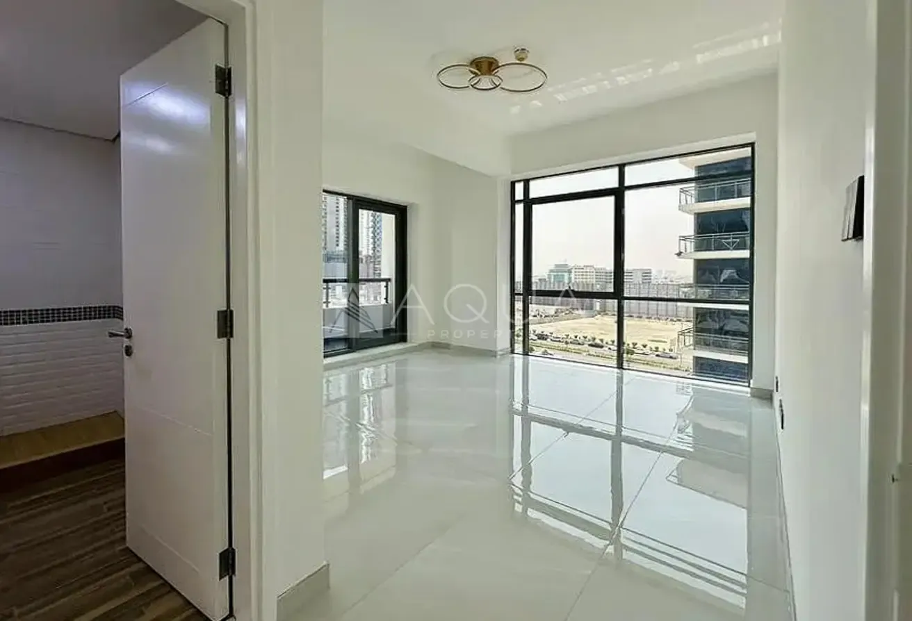 Vacant | Upgraded | Free Hold | Best Location