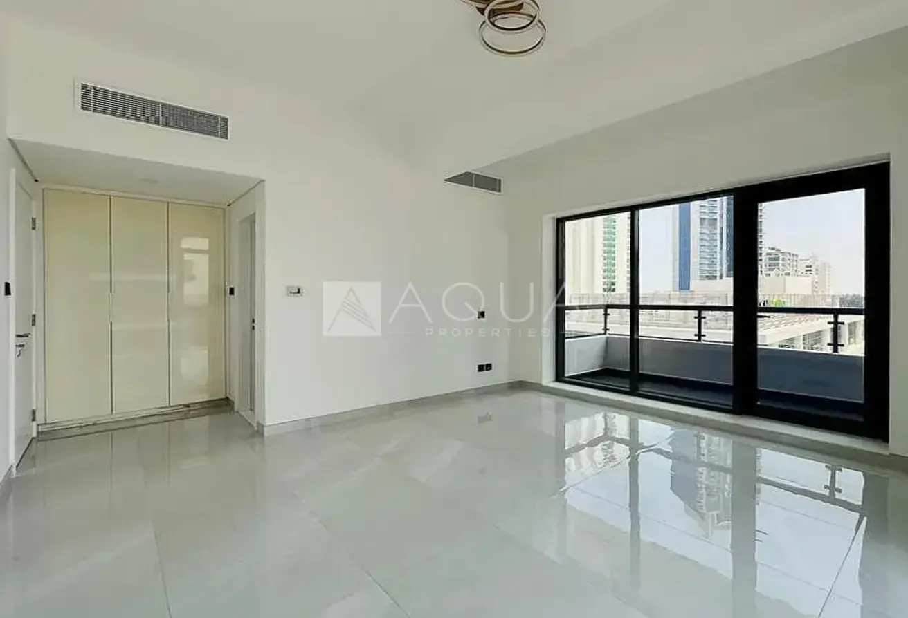 Vacant | Upgraded | Free Hold | Best Location