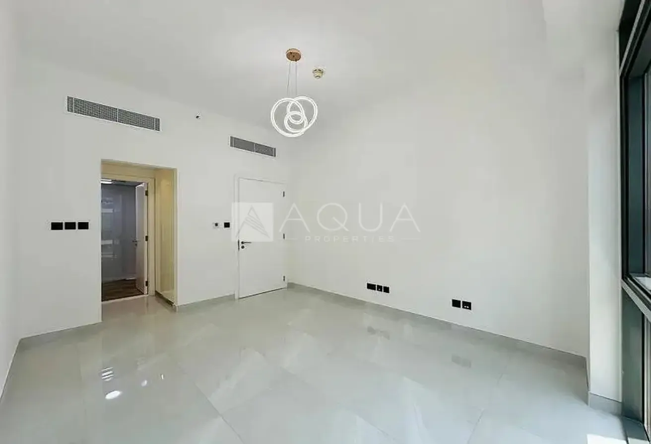 Vacant | Upgraded | Free Hold | Best Location