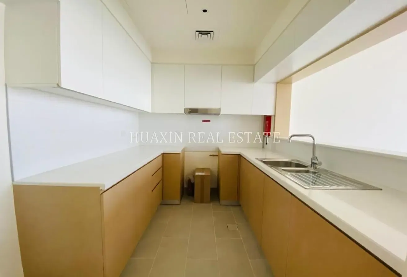 Tenanted | High Floor | No Agents