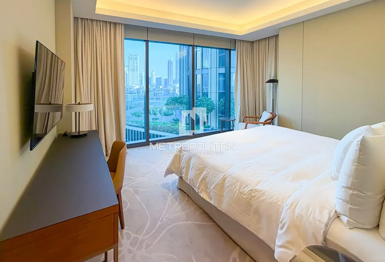 Burj Khalifa and Fountain Views | Furnished