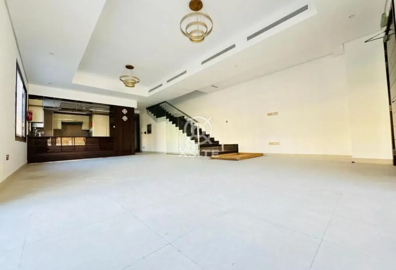 Corner Unit |Ready to Move| Study
