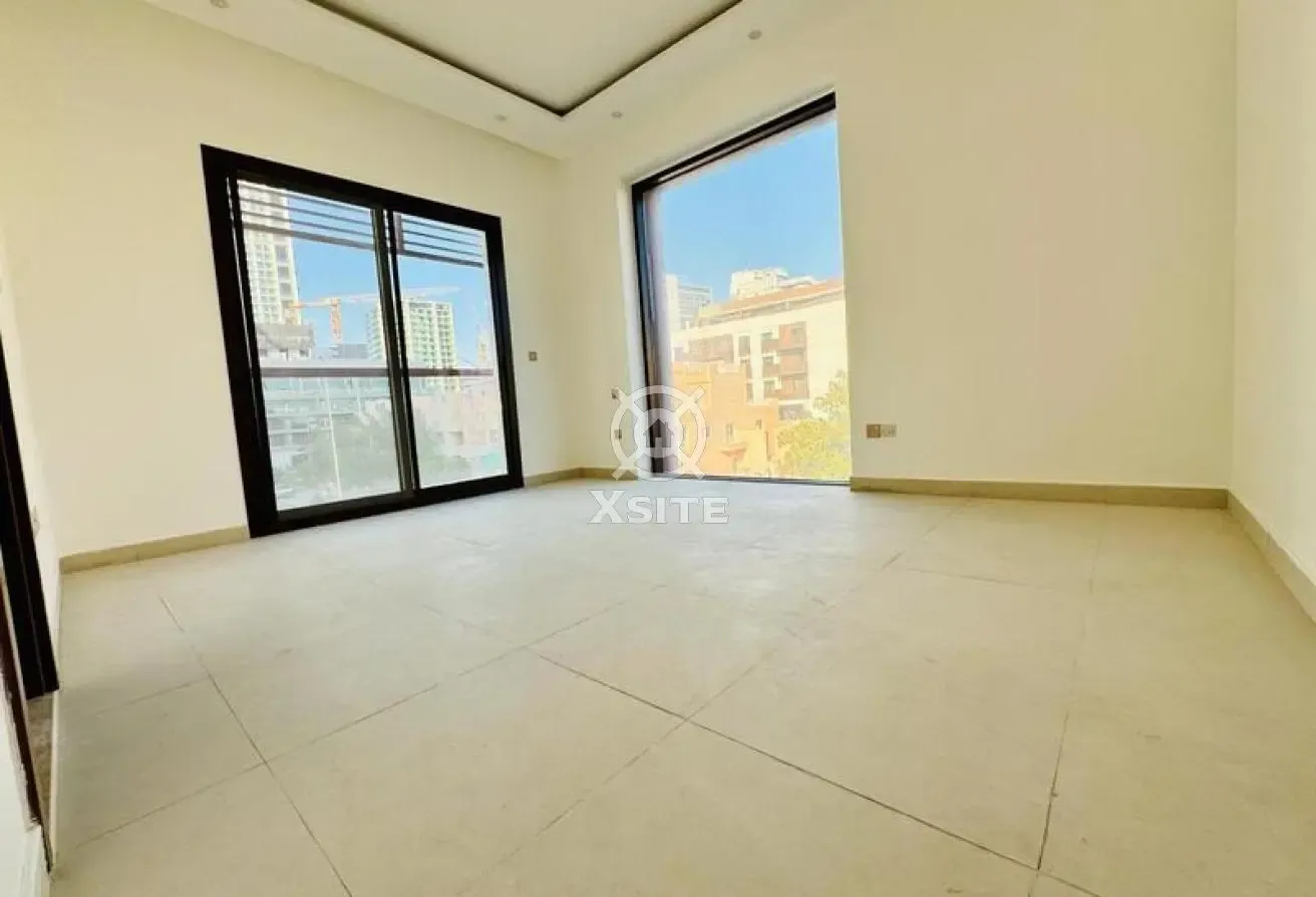 Corner Unit |Ready to Move| Study