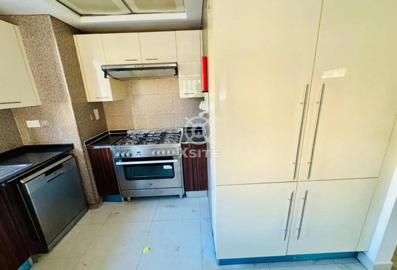 Corner Unit |Ready to Move| Study