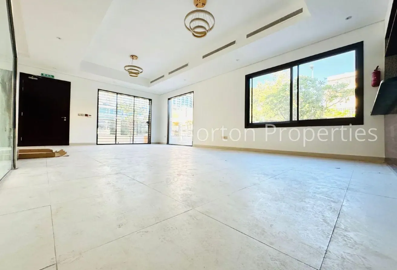 4 BR VILLA I SPACIOUS I UNFURNISHED I NEAR MALL
