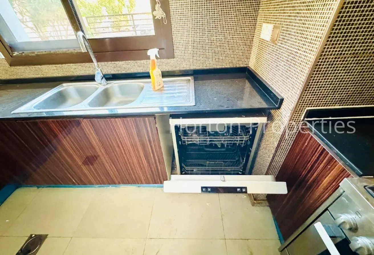 4 BR VILLA I SPACIOUS I UNFURNISHED I NEAR MALL