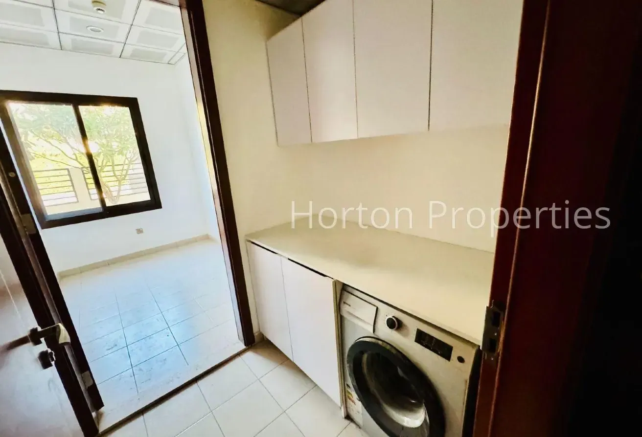 4 BR VILLA I SPACIOUS I UNFURNISHED I NEAR MALL