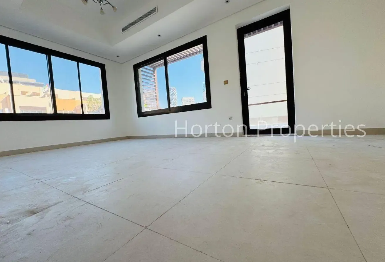 4 BR VILLA I SPACIOUS I UNFURNISHED I NEAR MALL