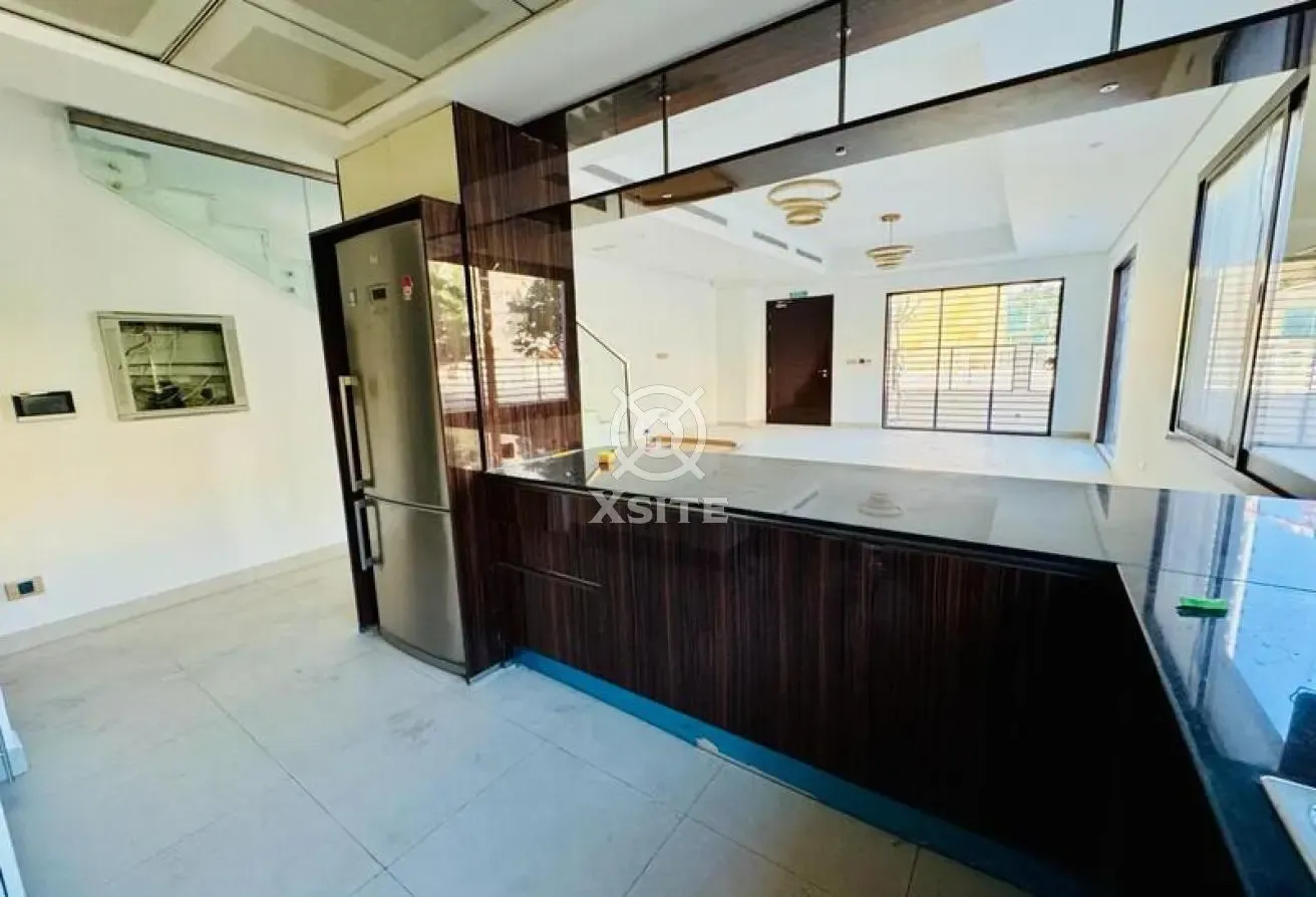 Corner | Master Rooms | Ready to Move