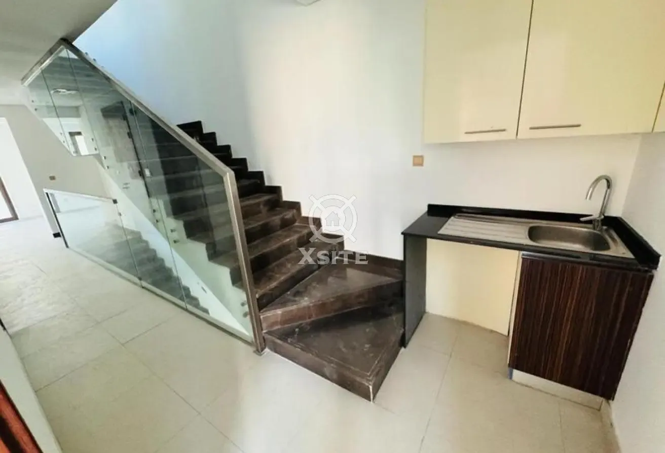 Corner | Master Rooms | Ready to Move