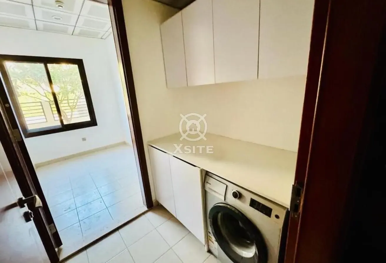Corner | Master Rooms | Ready to Move