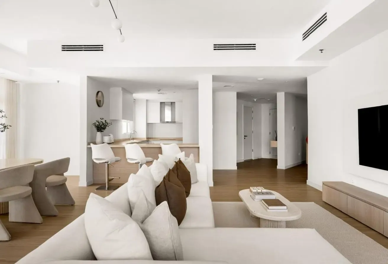 Luxurious & Fully Upgraded | Prime Location