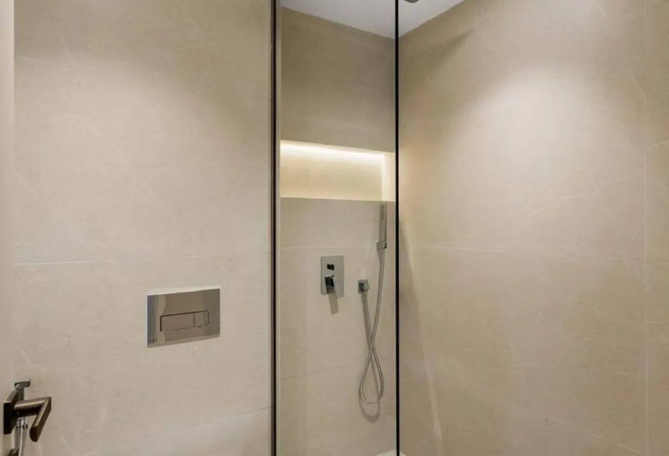 Luxurious & Fully Upgraded | Prime Location