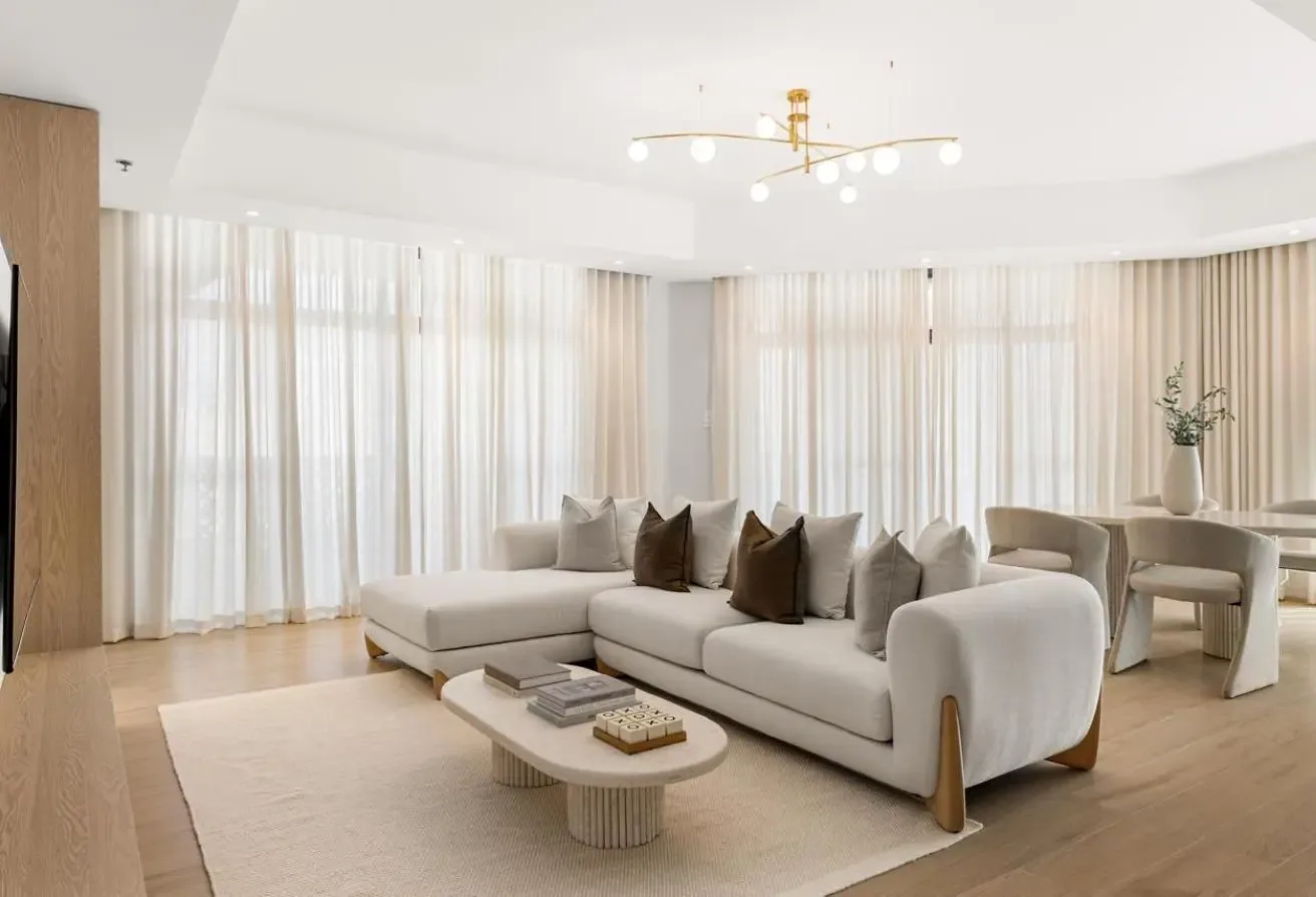 Luxurious & Fully Upgraded | Prime Location