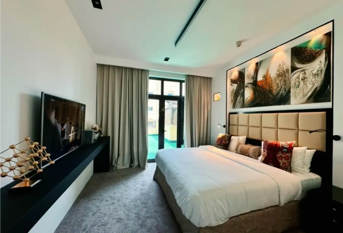 large layout . Best location inside Dubai Mall (Souk Al Bahar)
