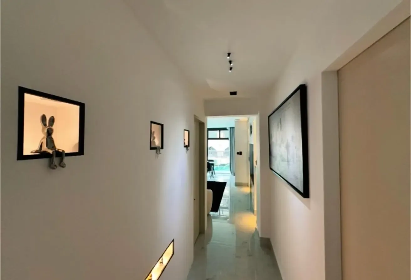 large layout . Best location inside Dubai Mall (Souk Al Bahar)