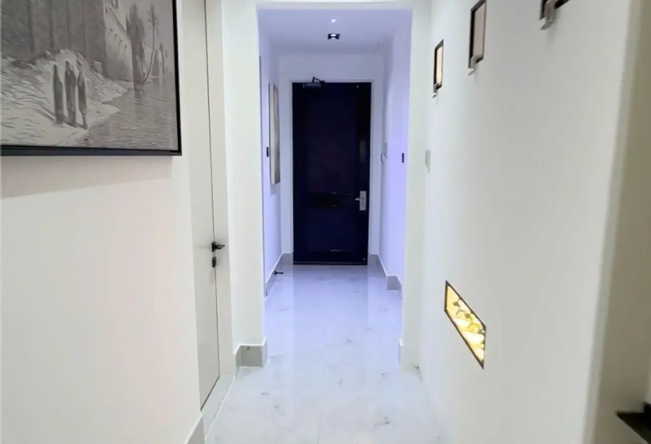 large layout . Best location inside Dubai Mall (Souk Al Bahar)