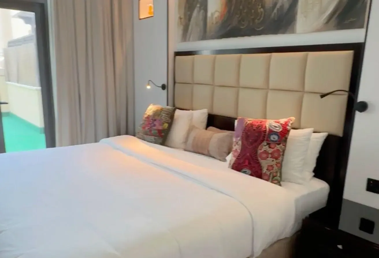 large layout . Best location inside Dubai Mall (Souk Al Bahar)