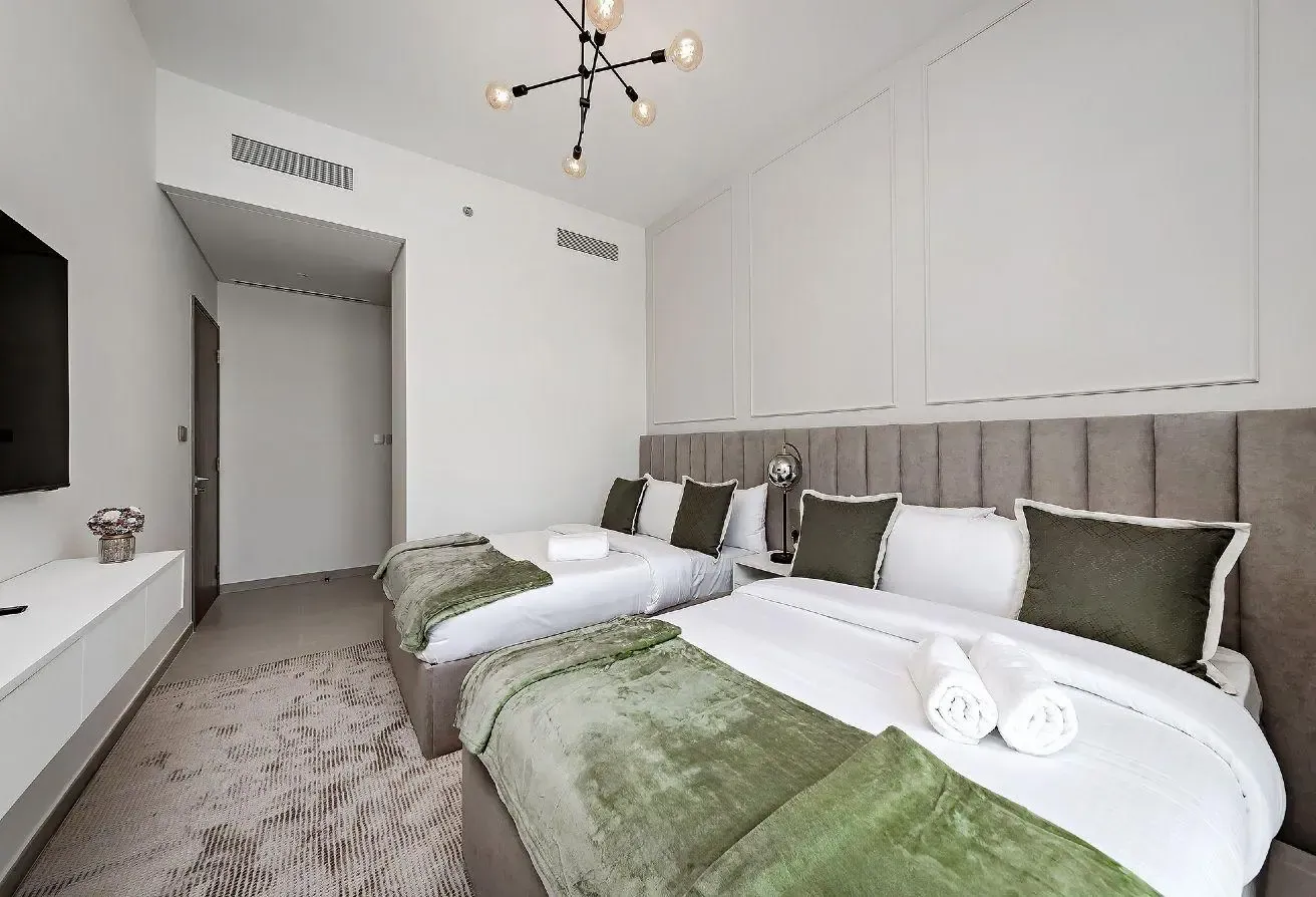 Luxurious 2BR with a Stunning View of Burj Khalifa