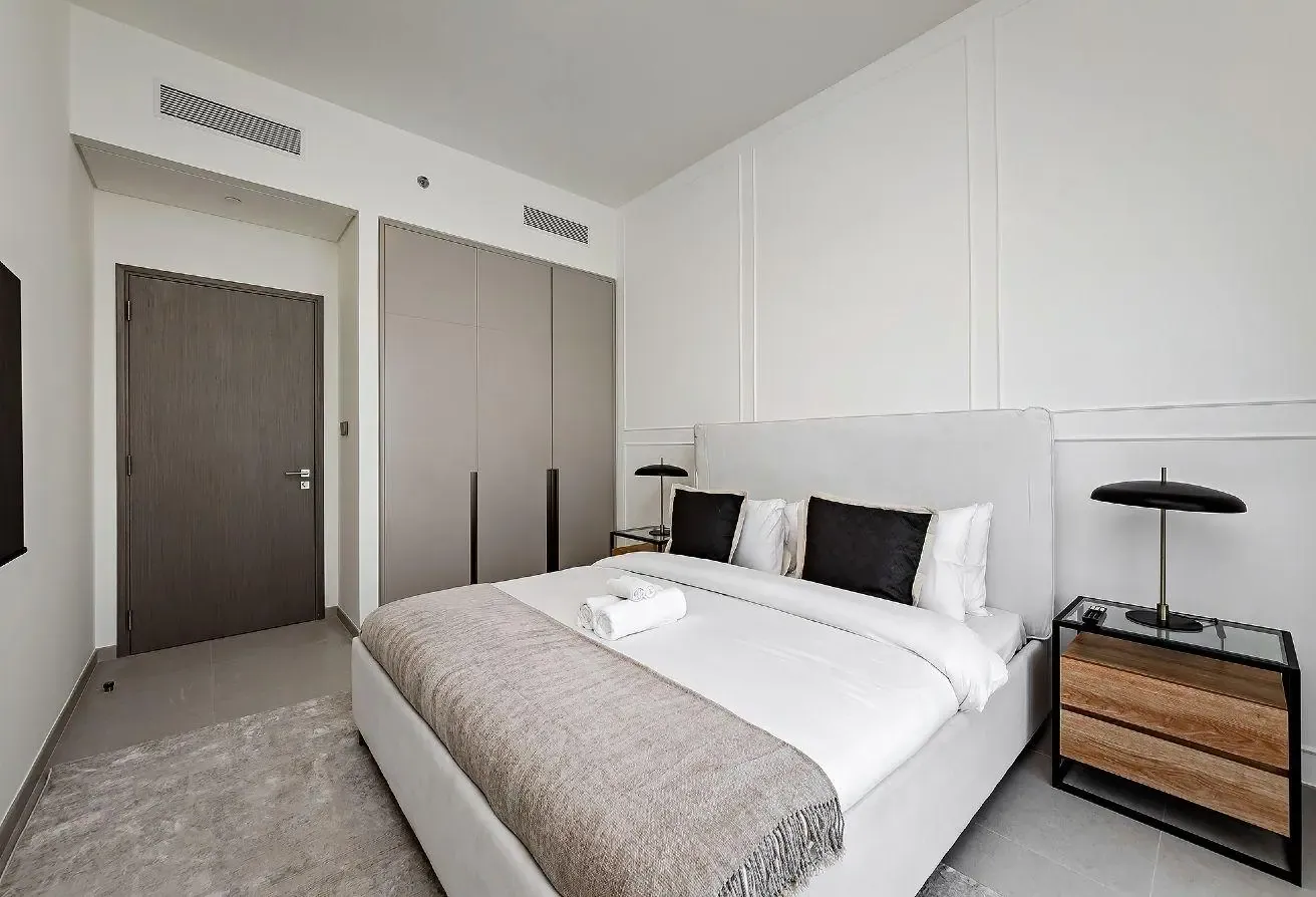 Prestigious Downtown Retreat & Burj Khalifa Views