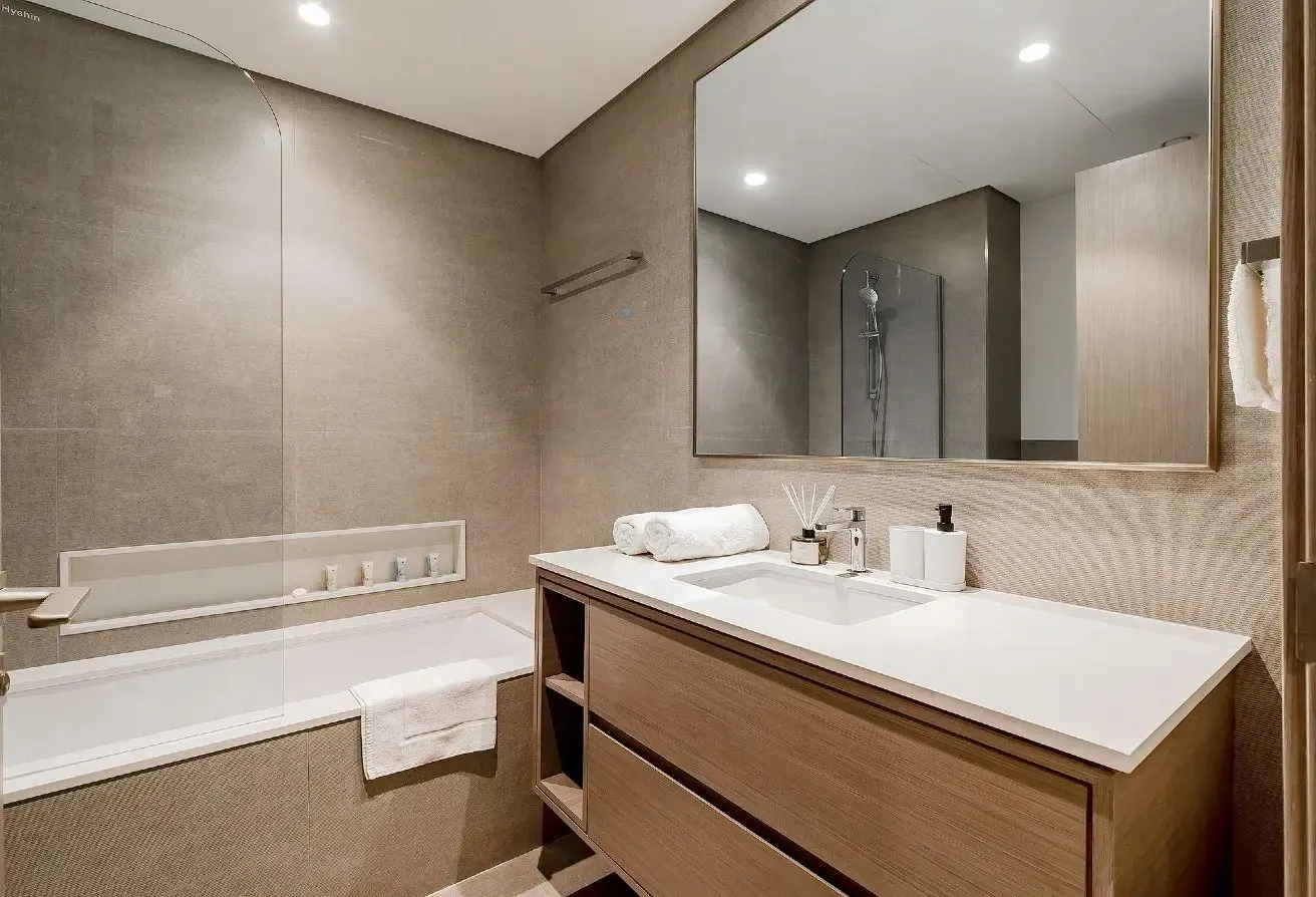 Prestigious Downtown Retreat & Burj Khalifa Views