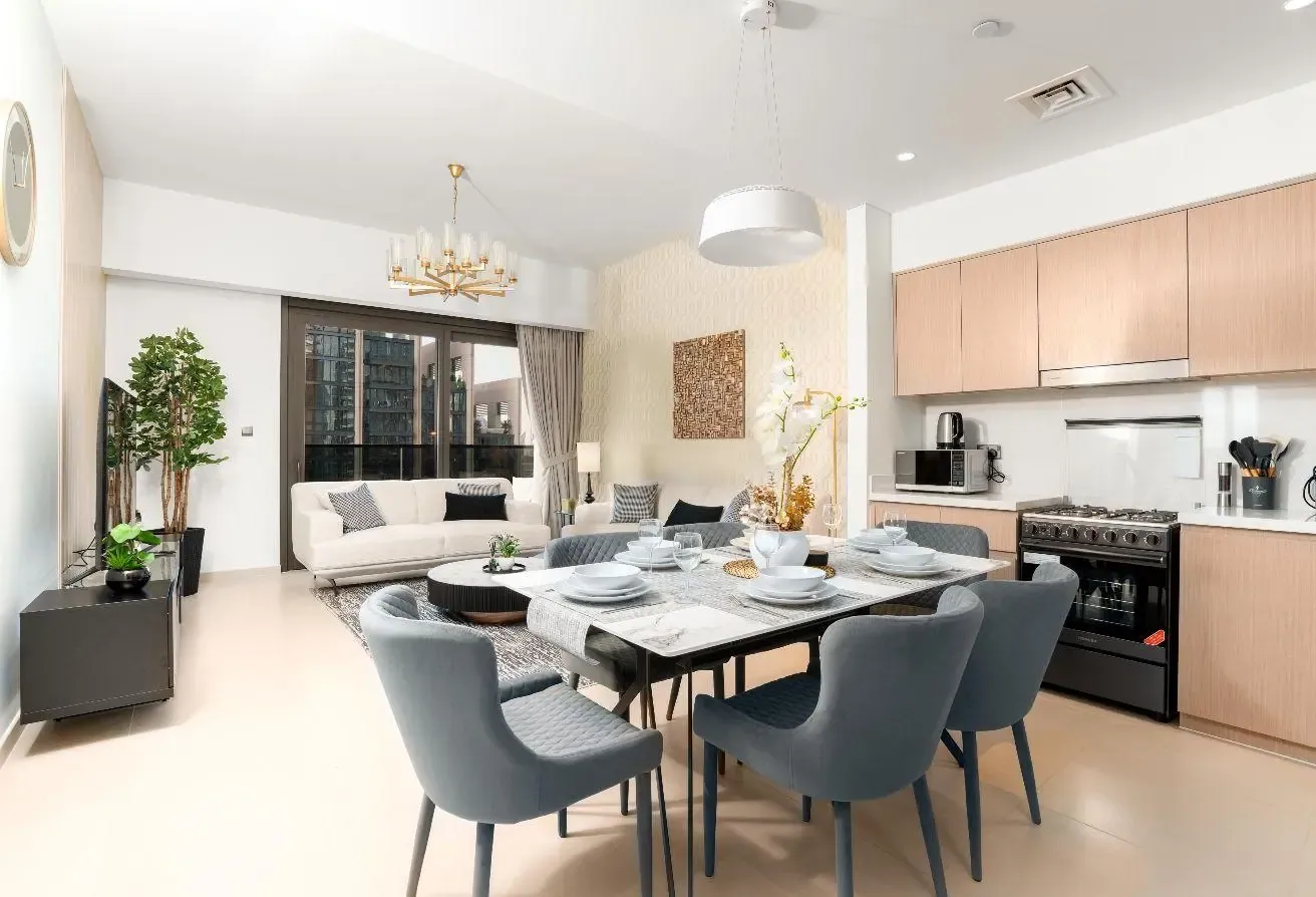 Brand New Apt With Elegant Interior & Canal Views