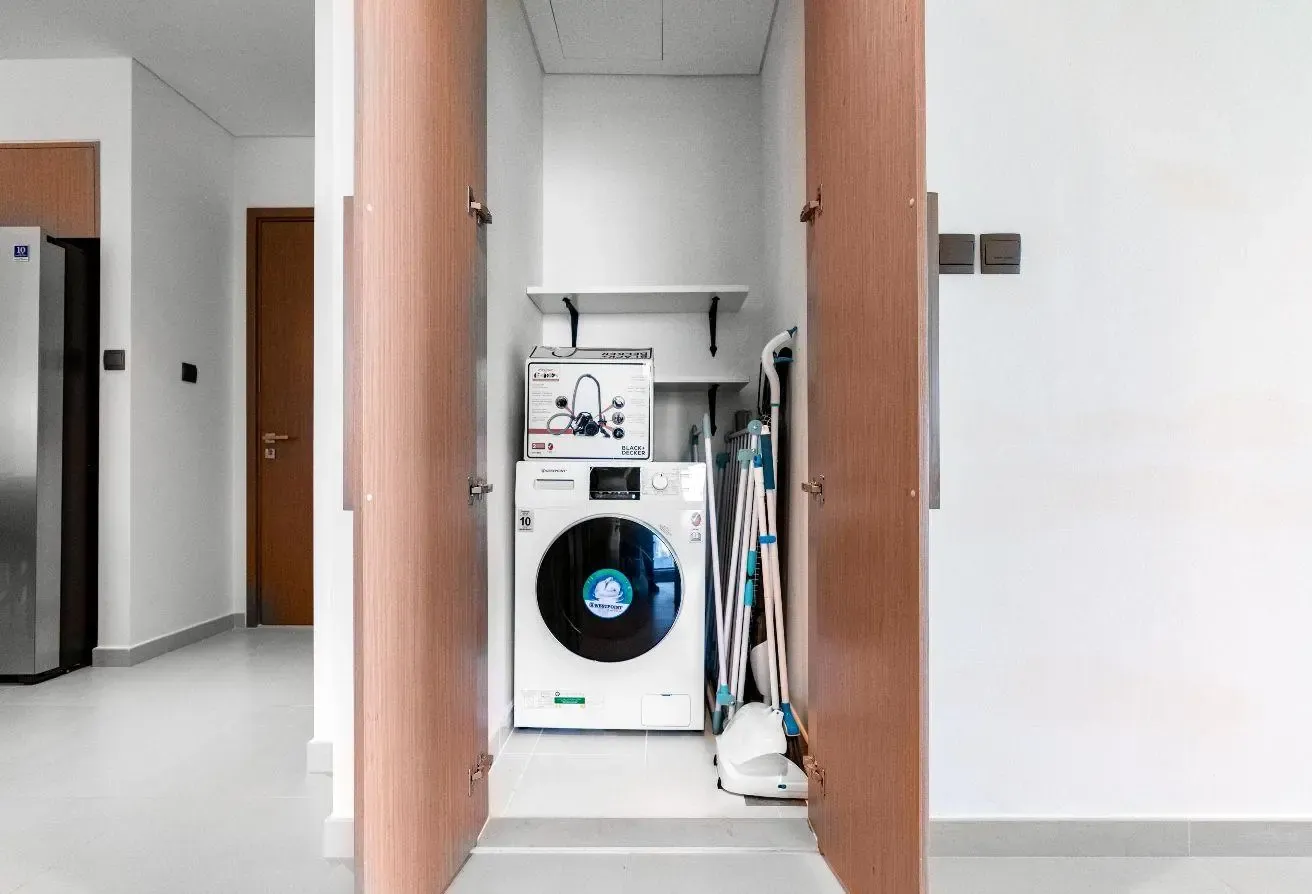 Brand New Apt With Elegant Interior & Canal Views