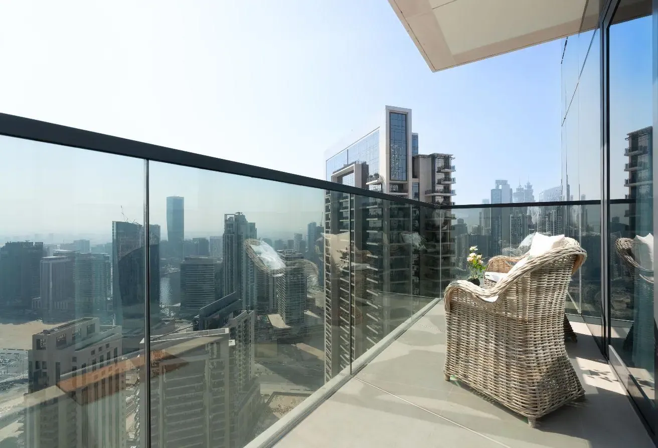 Brand New Apt With Elegant Interior & Canal Views