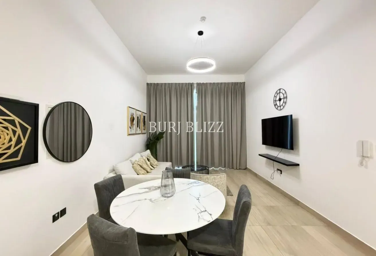 Fully Furnished 1BR | Vacant | Pool View