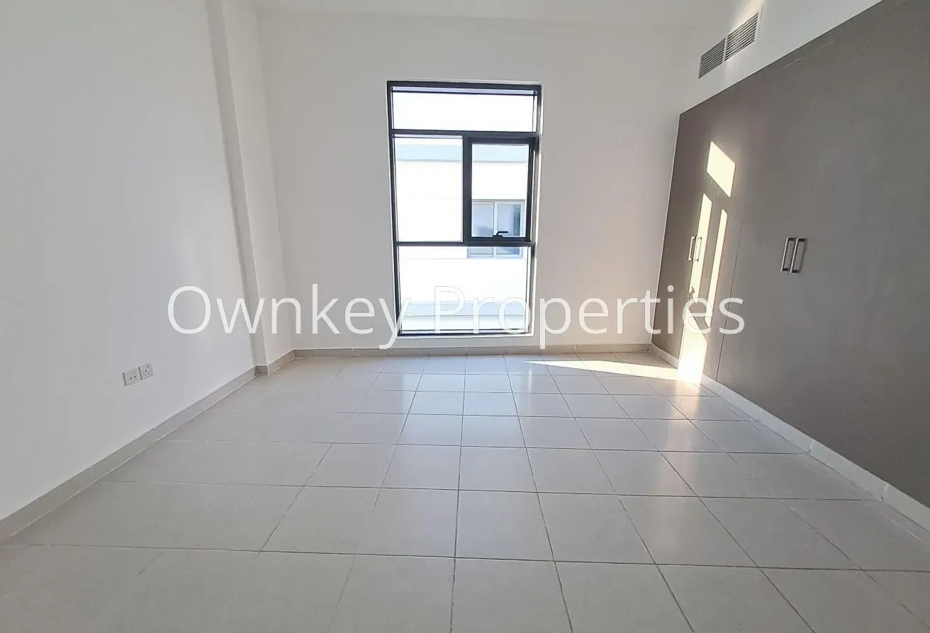 Open View/3BHK +Maid Room/With Balcony /Close Burj