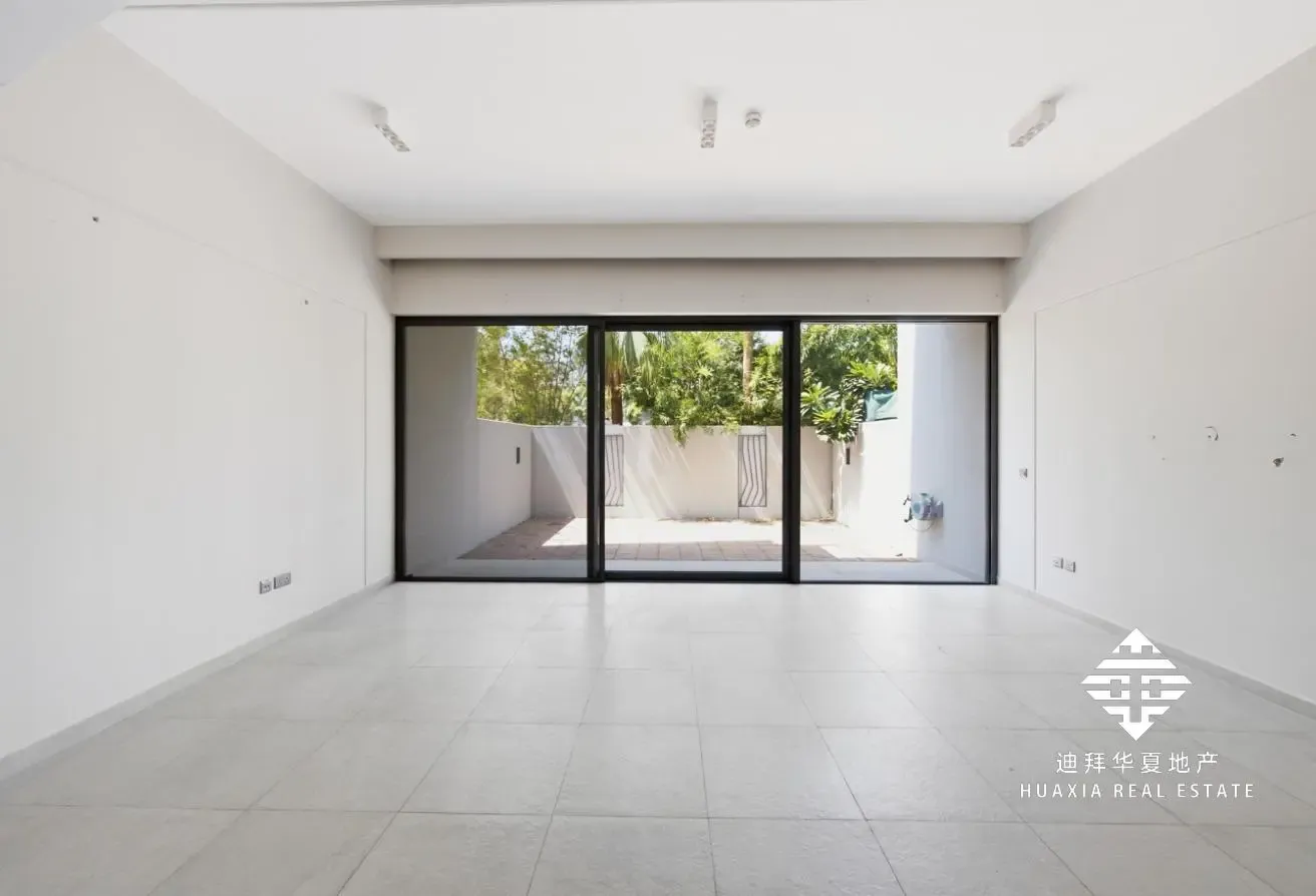 Single Row | Landscaped Garden | Near Park