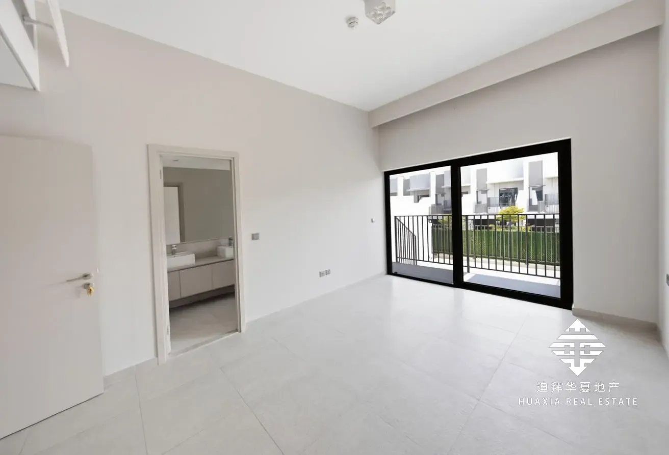 Single Row | Landscaped Garden | Near Park