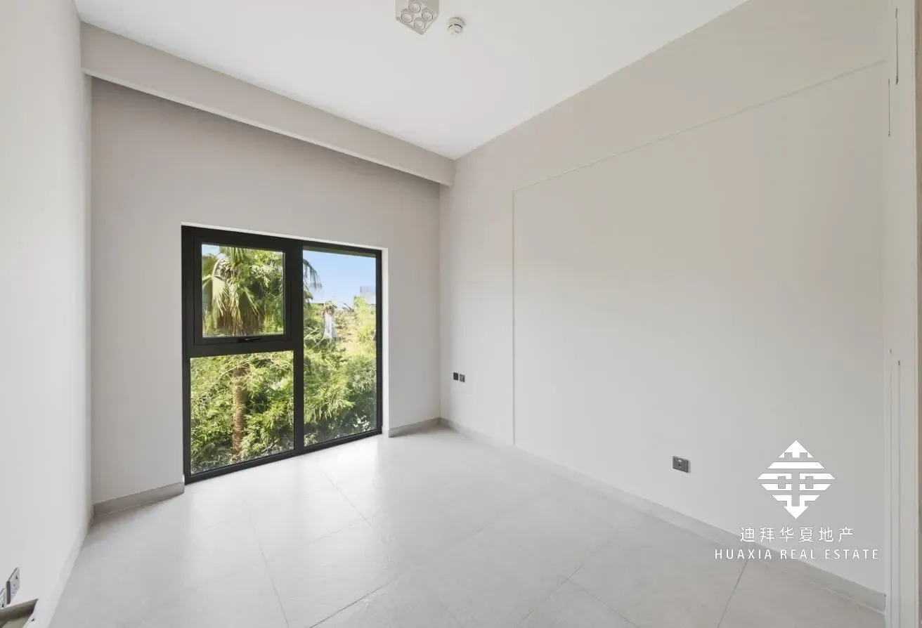 Single Row | Landscaped Garden | Near Park