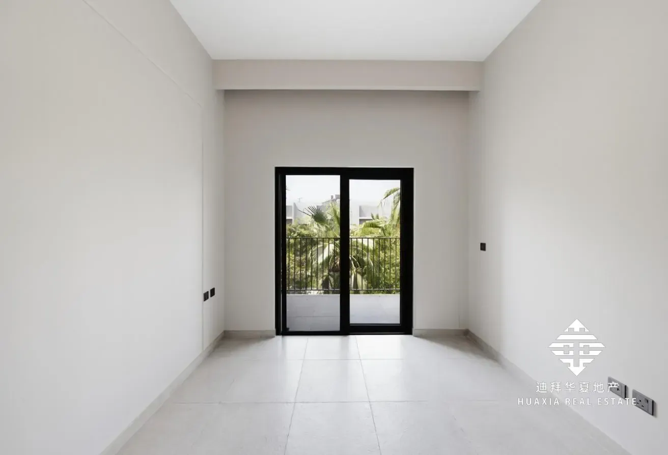 Single Row | Landscaped Garden | Near Park