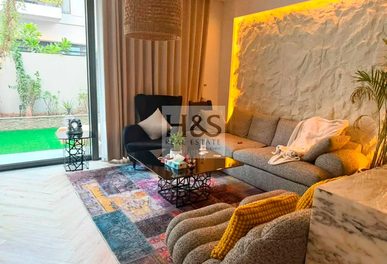Furnished & Upgraded Wood Flooring | 2bed+Maidroom