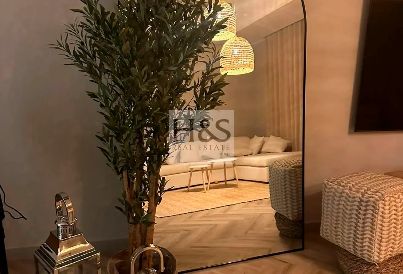 Furnished & Upgraded Wood Flooring | 2bed+Maidroom