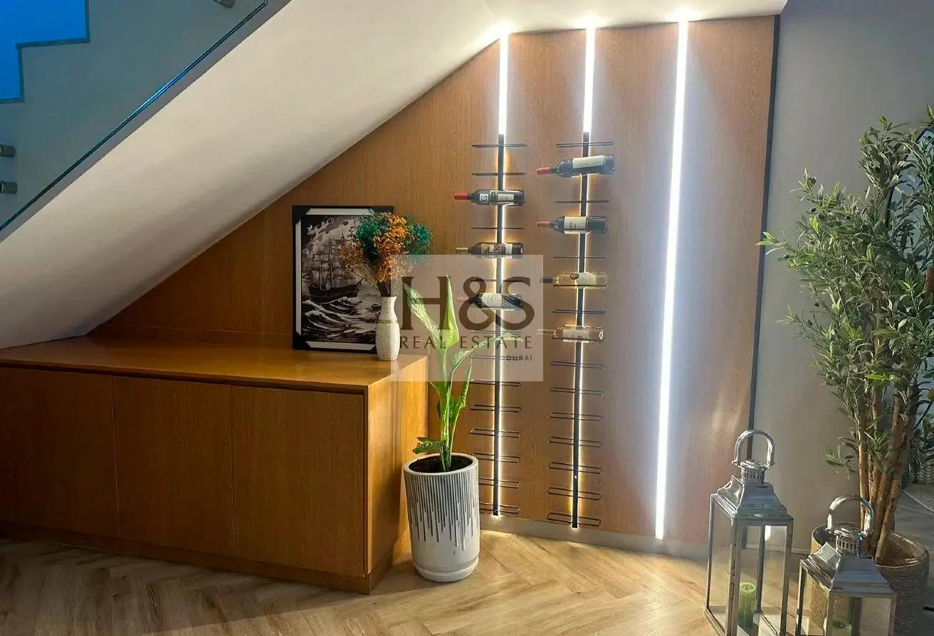 Furnished & Upgraded Wood Flooring | 2bed+Maidroom