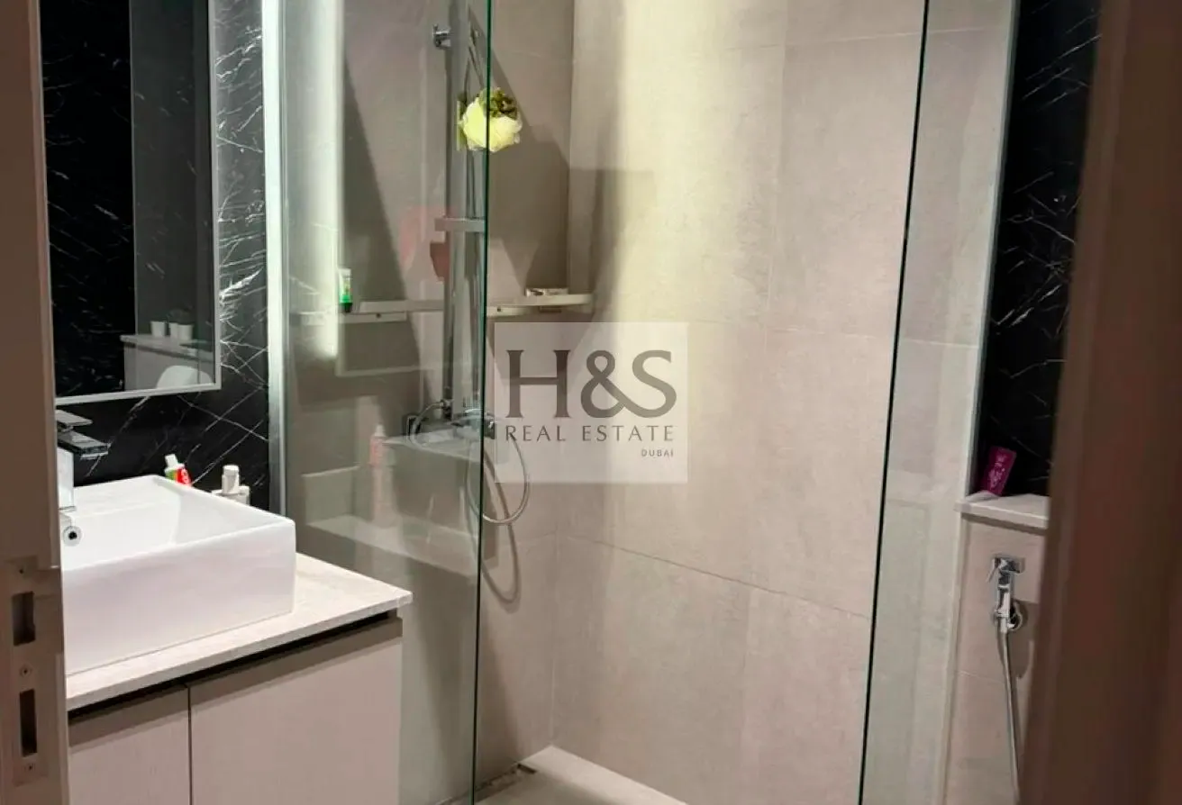 Furnished & Upgraded Wood Flooring | 2bed+Maidroom