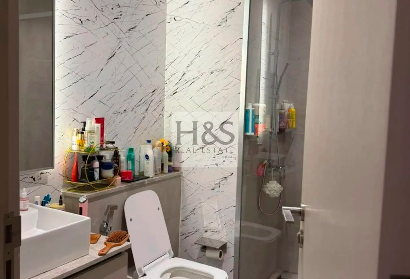 Furnished & Upgraded Wood Flooring | 2bed+Maidroom