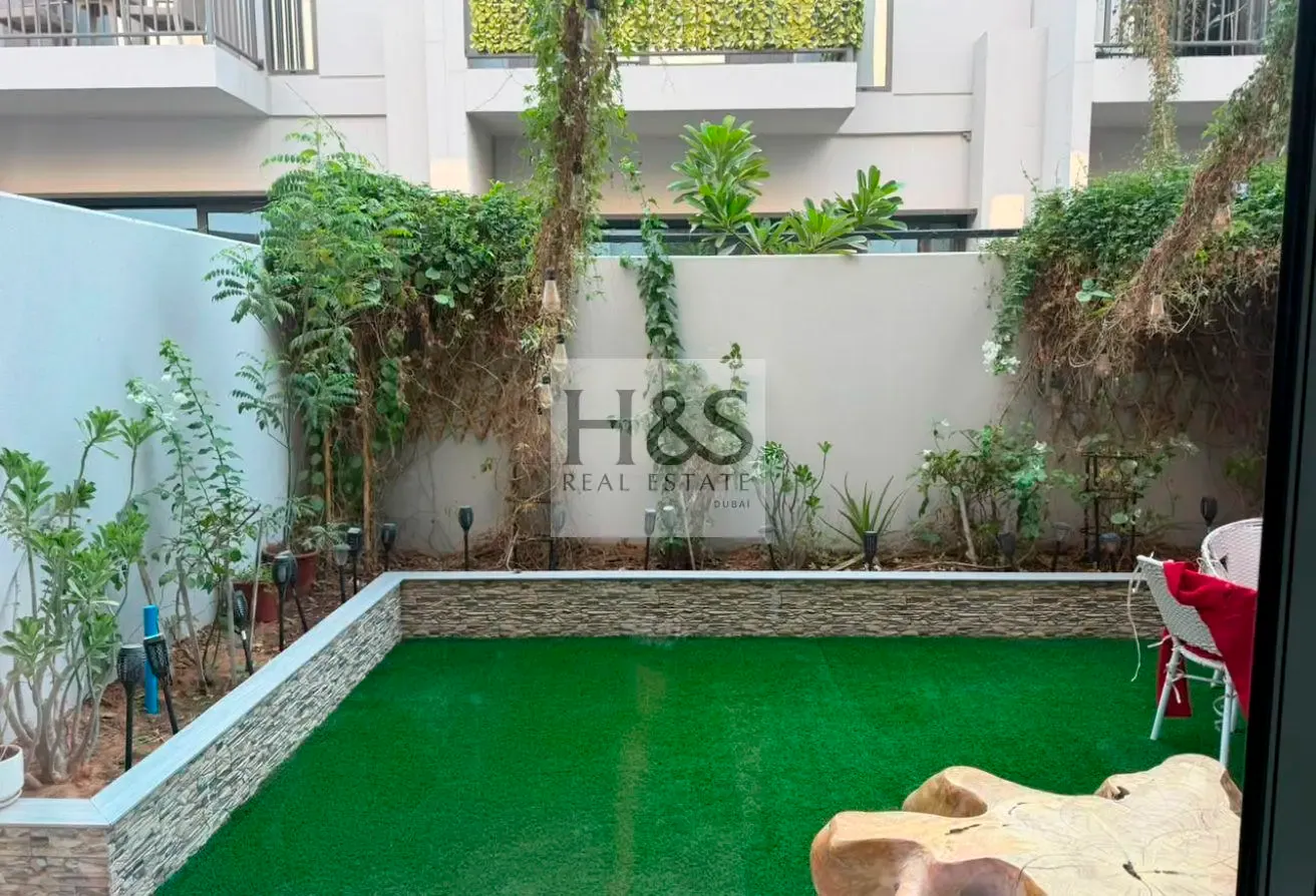 Furnished & Upgraded Wood Flooring | 2bed+Maidroom