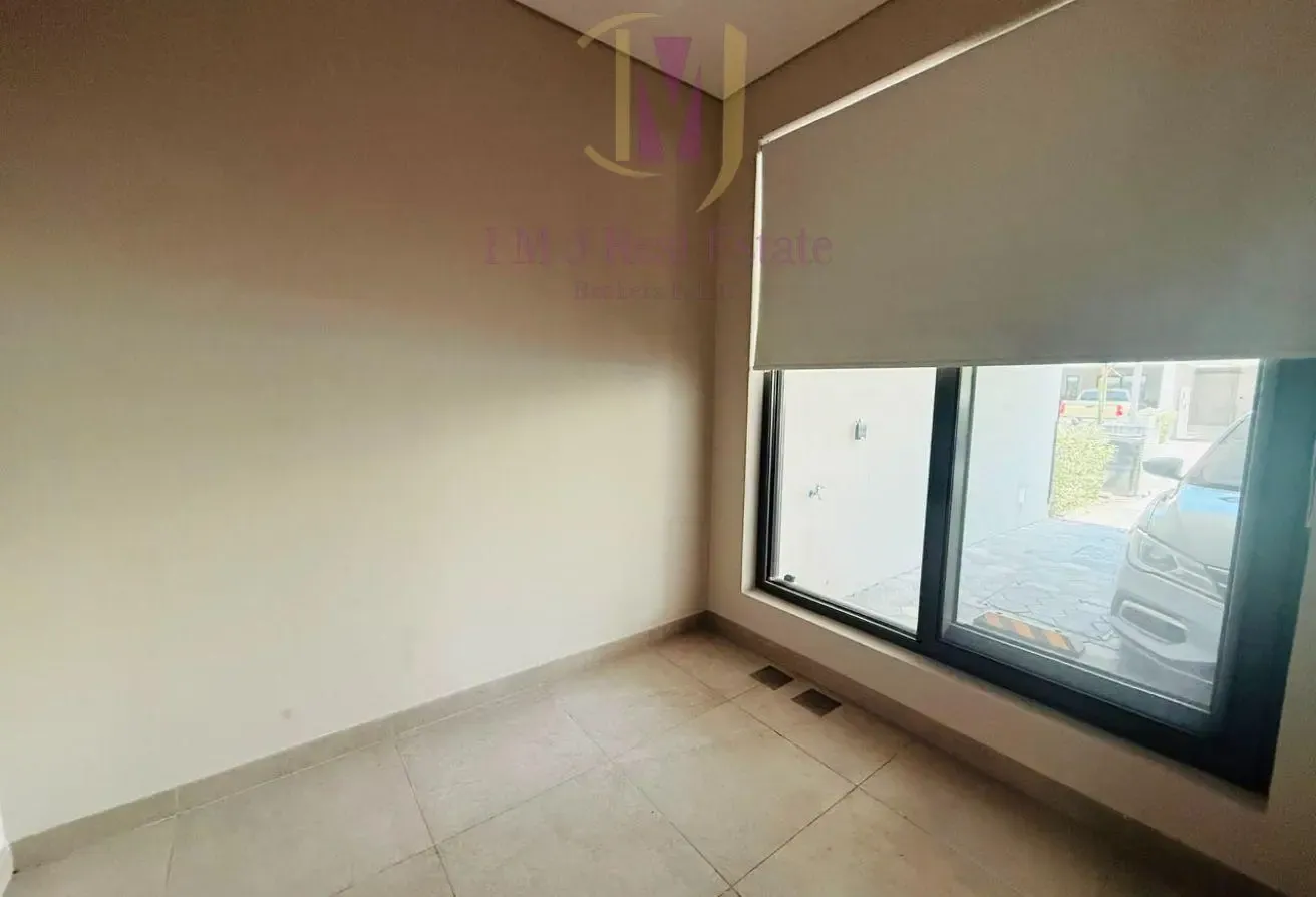 2 BR + Maid’s | Unfurnished | Single Row | Vacant